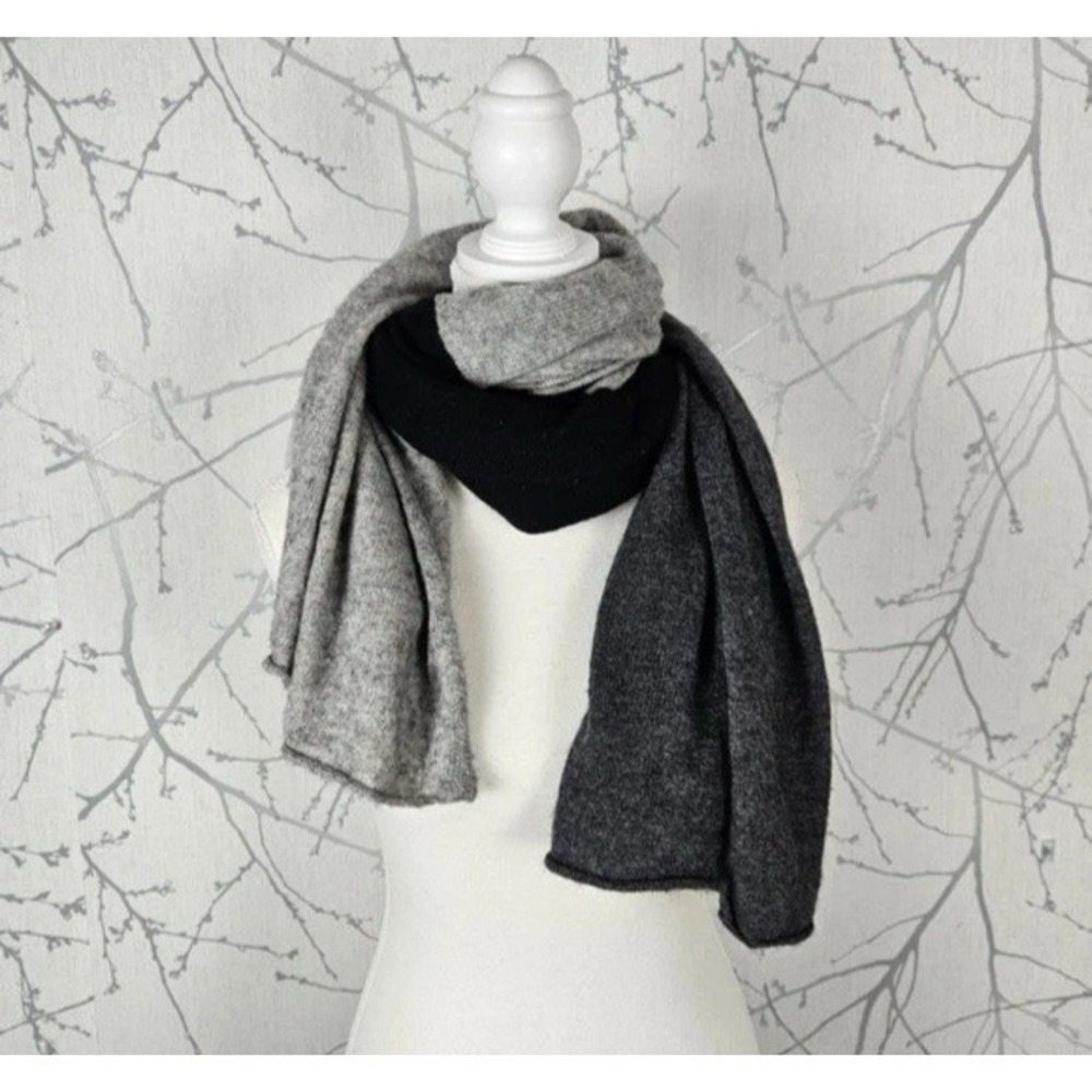 Celeste Black‎ Gray Colorblock 90% Wool 10% Cashmere Knit Scarf One Size Women's